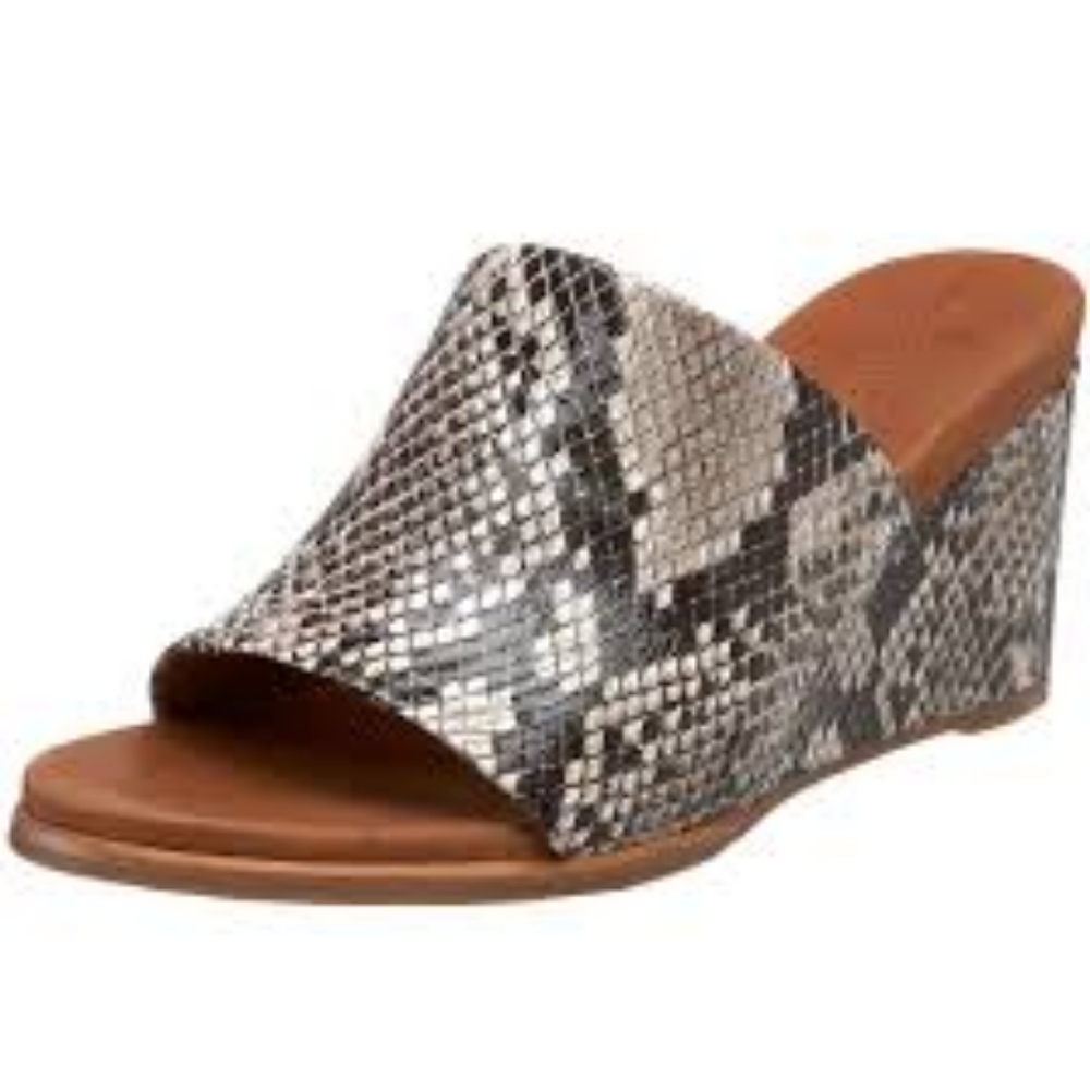 Gentle Souls Gabe-olicious snakeskin slides